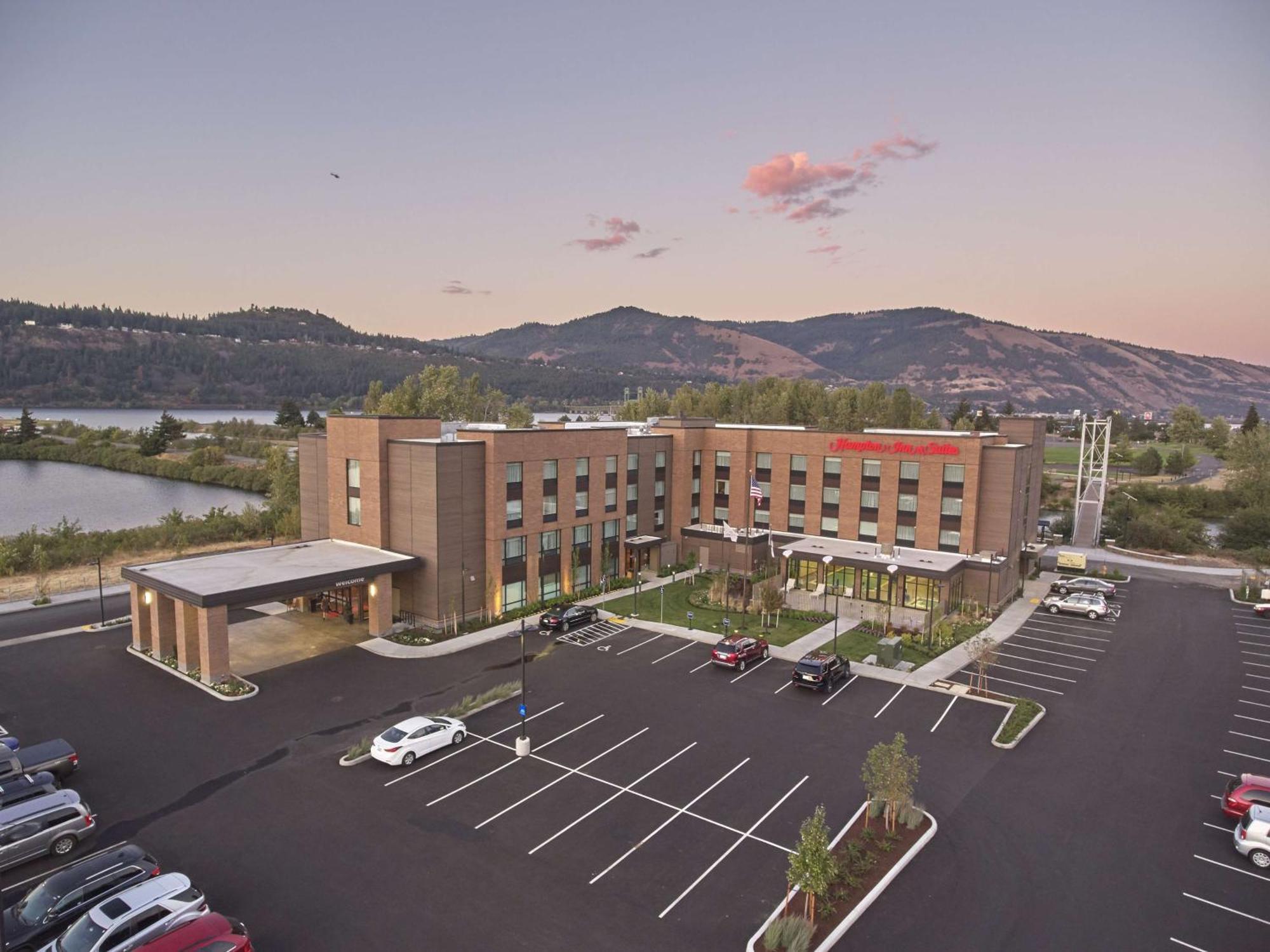 Hampton Inn & Suites Hood River Exterior photo