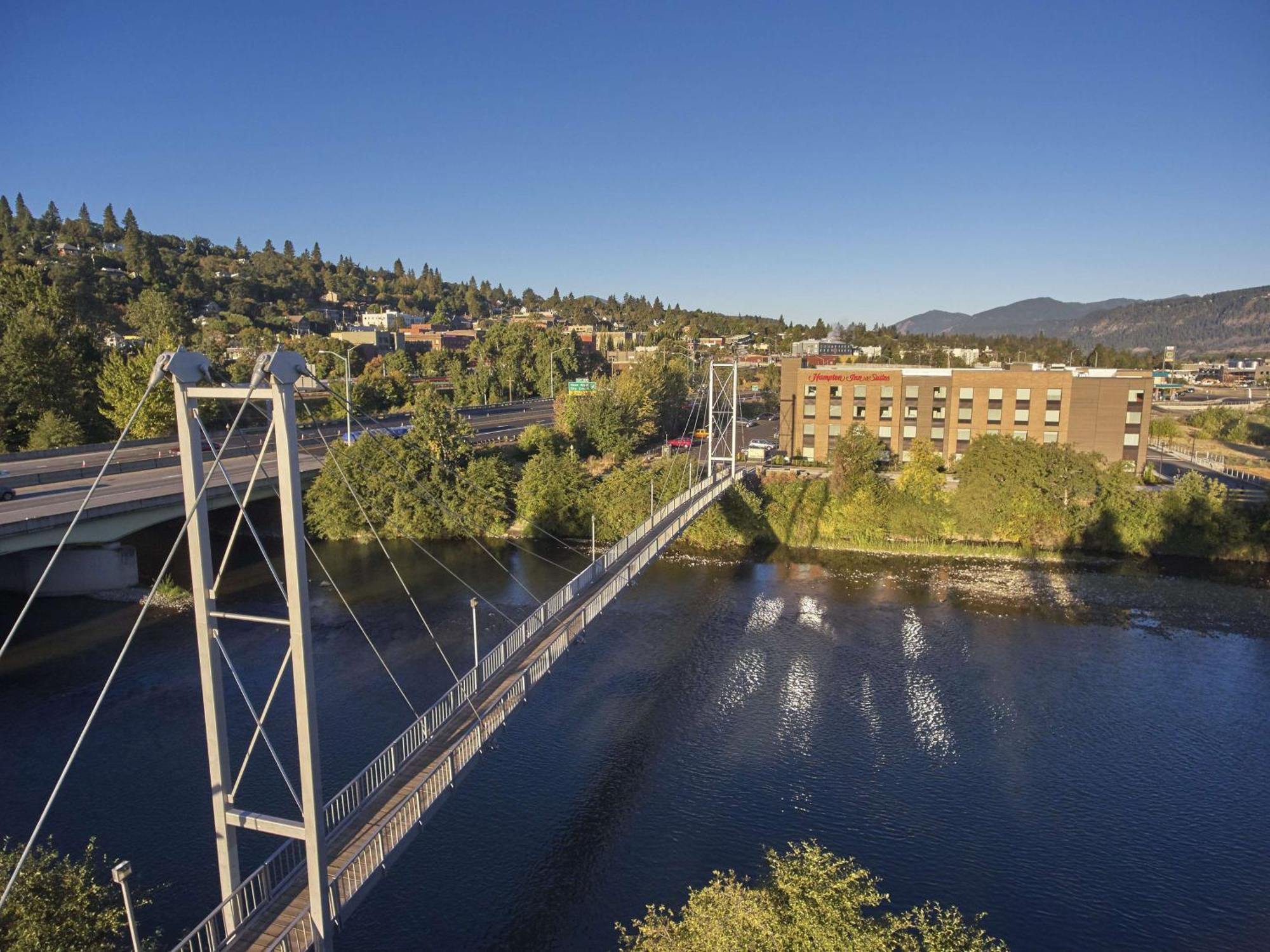 Hampton Inn & Suites Hood River Exterior photo
